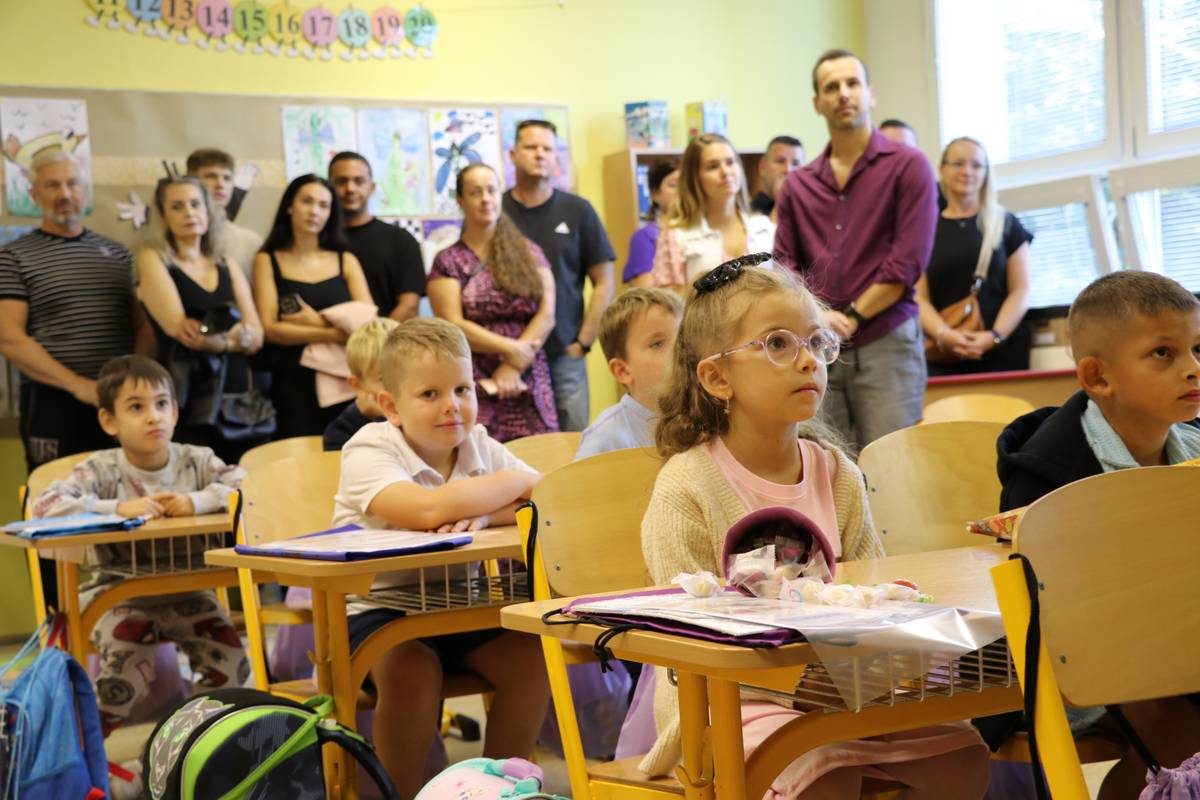 Do prvních tříd v Orlové v září nastoupilo 345 prvňáčků, což je o 30 více než v loňském roce. V orlovských základních školách se v úterý otevřelo celkem 16 prvních tříd. Nejvíce prvňáčků se letos přihlásilo do základní školy Karla Dvořáčka, kde se pro 90 nových školáků otevřely čtyři první třídy. Jedna přípravná třída se otevřel...