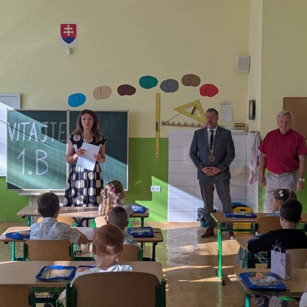 „Každý deň je nová príležitosť naučiť sa niečo nové.“    Vzdelávanie je neoddeliteľnou súčasťou každej vyspelej spoločnosti a robí našu komunitu lepšou. Prvý školský deň patrí nielen žiakom a študentom, ale aj rodičom, učiteľkám a učiteľom.