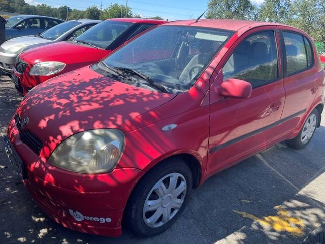 Obec Lešná vyzývá majitele vozidla (červená Toyota Yaris), které dlouhodobě parkuje na obecním pozemku - parkoviště u Mateřské školy v Lešné, aby vozidlo odstranil nejpozději do 11. září 2026.