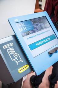 Vstup urychlí vložení kartičky pojištěnce do automatu.