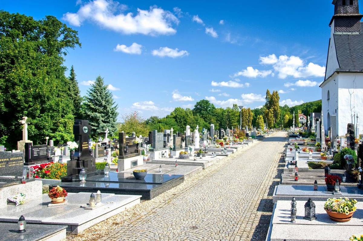 Od pátku 30. října do středy 4. listopadu 2026 (včetně) bude Městský hřbitov v Hradci nad Moravicí otevřen každý den od 06.00 do 20.00 hodin.